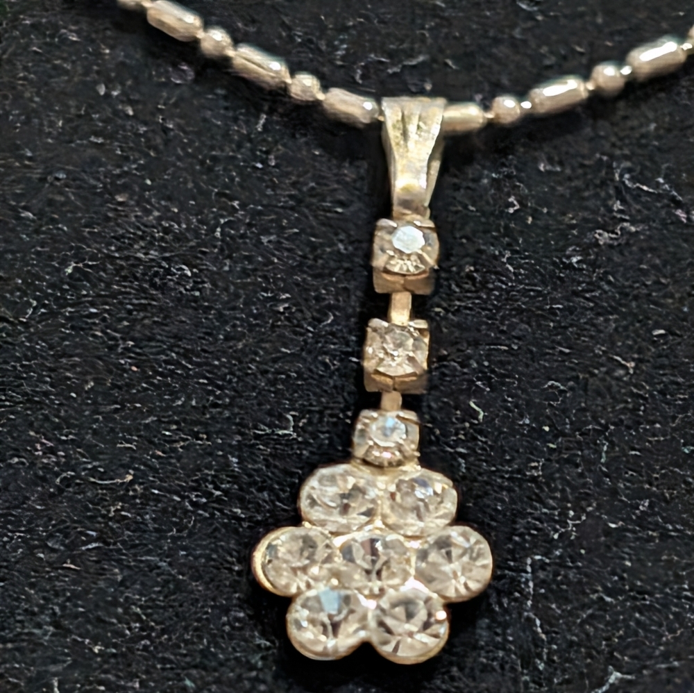 Vintage Gold Tone Crystal Flower Pendant Necklace on Delicate Chain - Picture 2 of 7